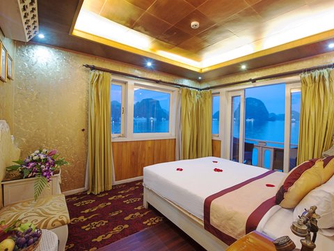 White Dolphin Cruise