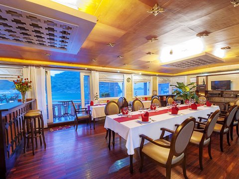 White Dolphin Cruise