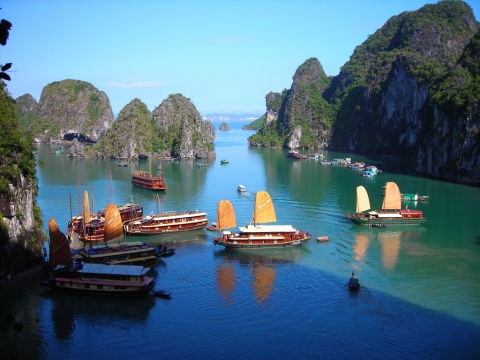 Halong Bay Cruise Tour 