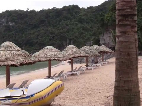 Halong Bay - Cat Ba Island 