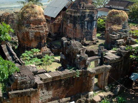 Tonle Bati - Phnom Chisor Temple 