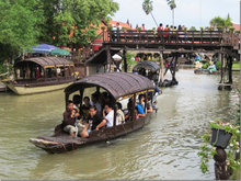 Khlong Sra Bua Floating Market