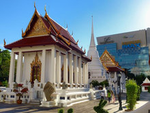 Pathum Wanaram Temple