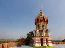 Wat Tham Khao Noi