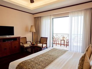 Grand Deluxe hill view