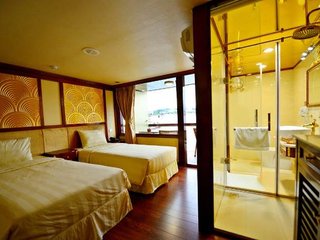 Halong Bay – Hanoi (B,L)