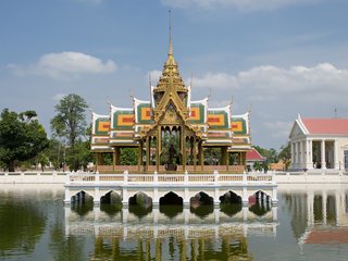 Ayutthaya - Bang Pa In - Bangkok - 32km (B, L)