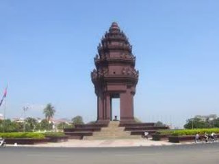 Phnom Penh Sightseeing (B, L)