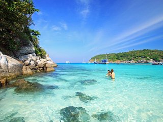 Phuket – Coral Island (B, L)