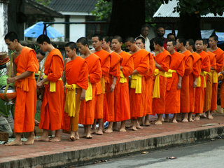 Phonsavan - Luang Prabang (B, L) 