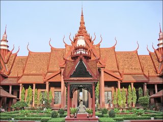 Siem Reap - Phnom Penh City Tour (B, L)