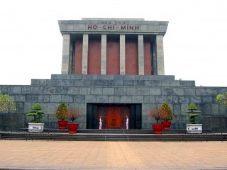 Halong – Hanoi (B, L)