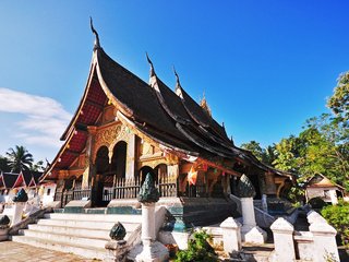 Luang Prabang – Vientiane (B, L)