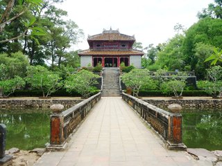 Hoi An – Hue Boat Trip (B, L)