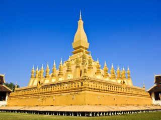 Luang Prabang – Vientiane (B, L)