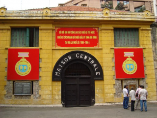 Hue- Hanoi ½ Day Tour (B, L)