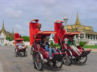 Central Phnom Penh by Cyclo Tour 