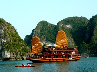 Hanoi – Halong (B, L, D)