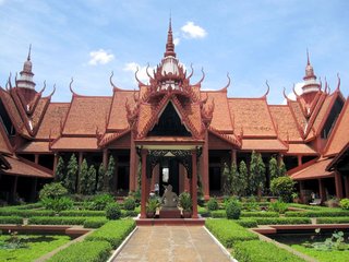 Siem Reap - Phnompenh (B, L)