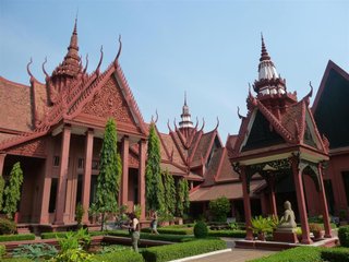 Phnom Penh Arrival – City Tour (L)