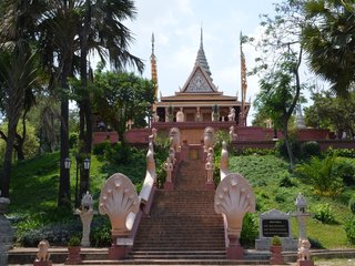 Siem Reap - Phnom Penh City Tour (B, L)