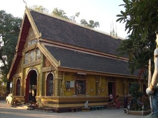 Vientiane – Buddha Park (B, L) 