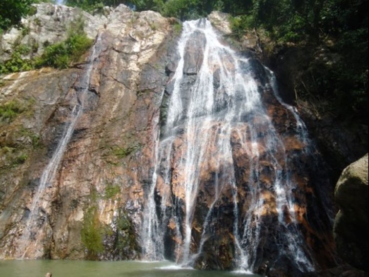 Na Muang Waterfall