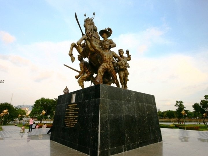 Taksin Maharat Memorial