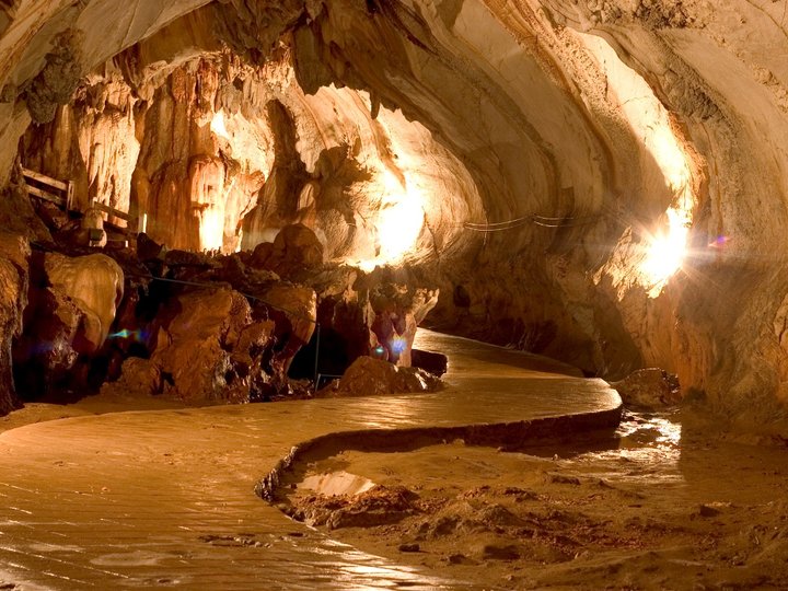 Tham Xang Cave