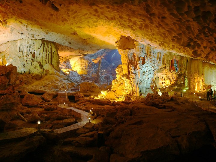 Thien Cung Grotto