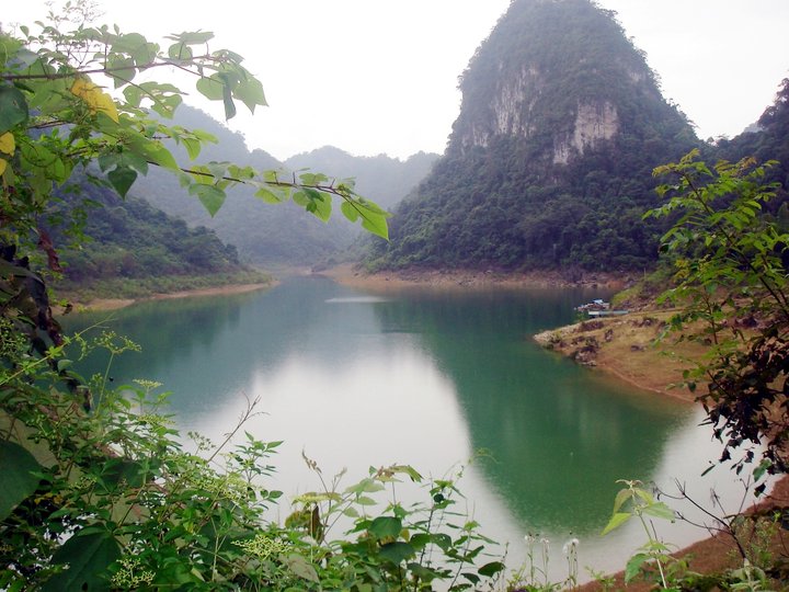 Thang Hen Mountain Lake