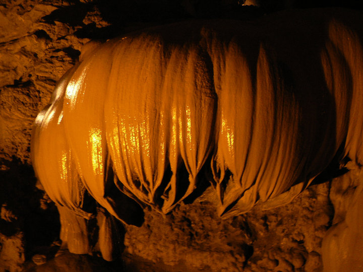 Nguom Ngao Cave