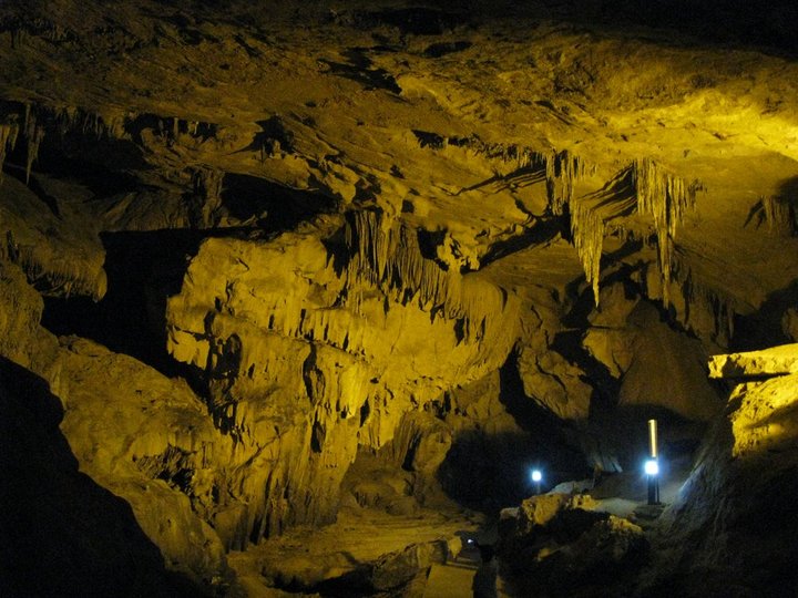 Nguom Ngao Cave