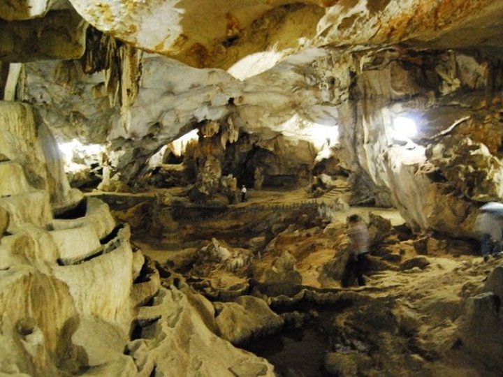 Son Moc Huong Cave