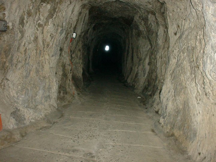 Vinh Moc Tunnels