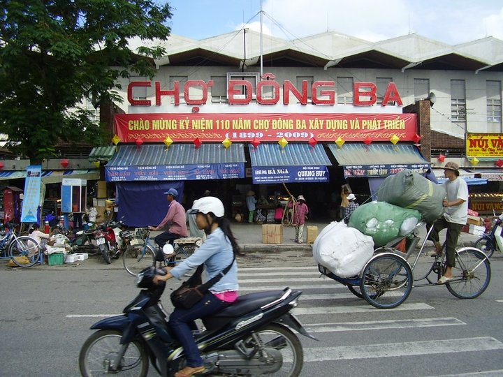 Dong Ba Market