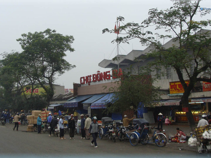 Dong Ba Market