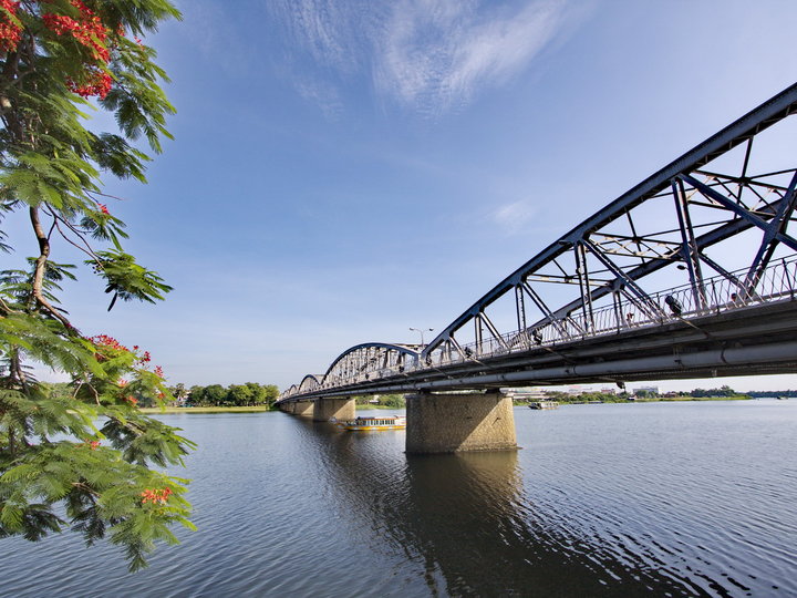 Trang Tien Bridge