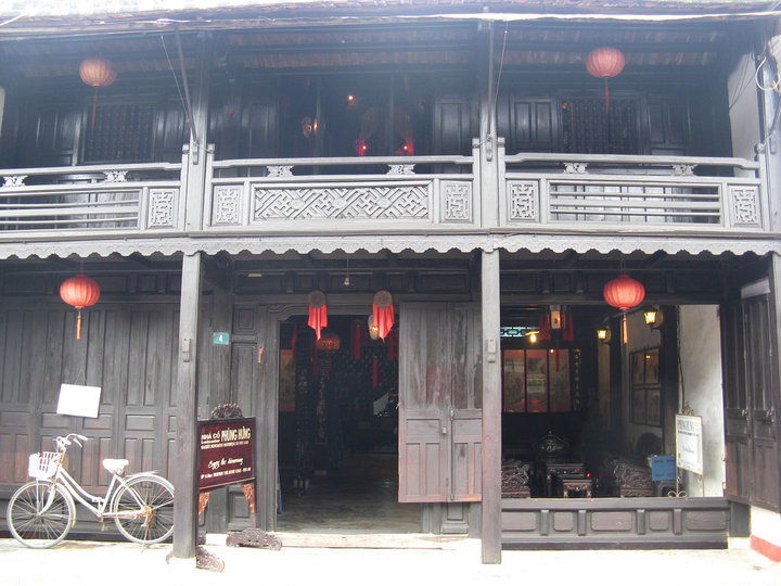 Phung Hung Old House