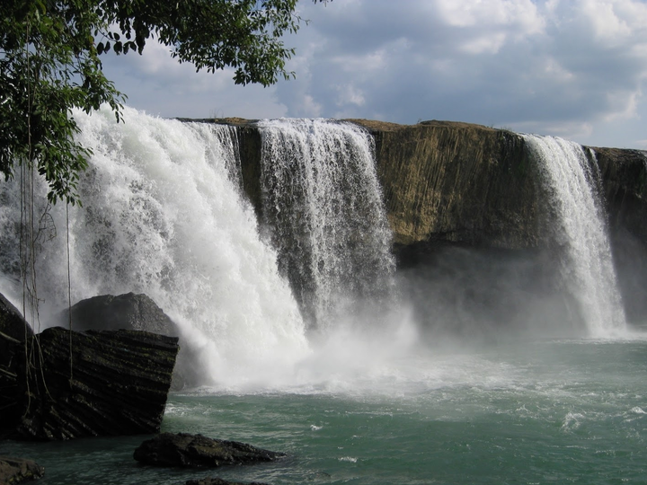 Yaly Waterfall