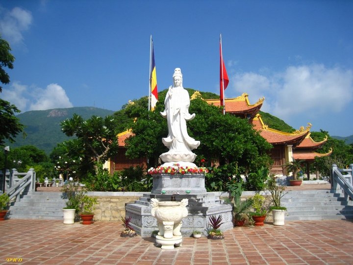 Van Son Pagoda