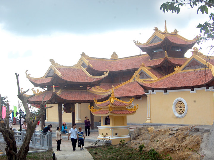 Van Son Pagoda