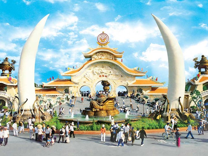 Suoi Tien Theme Park