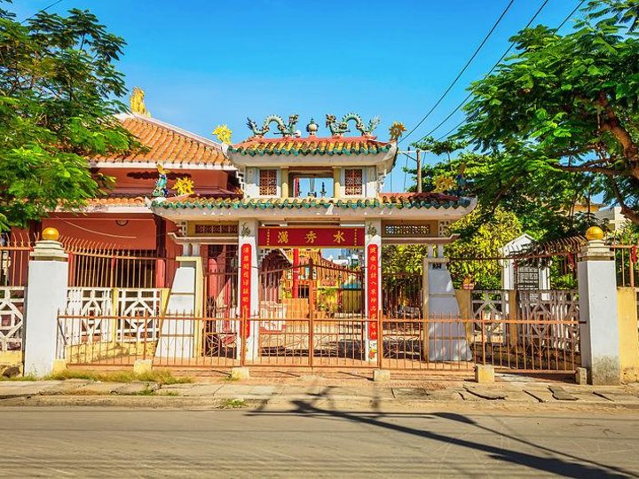 Van Thuy Tu Temple and Whale Museum 