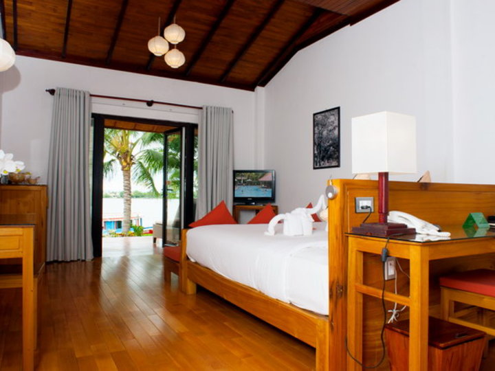 Vinh Hung Riverside Resort and Spa