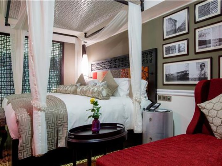 Royal Hoian Mgallery Collection