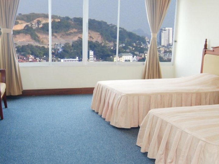 Hoa Binh Halong
