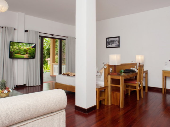 Vinh Hung Riverside Resort and Spa