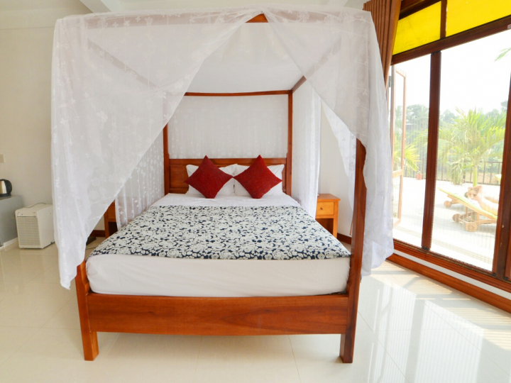 Phong Nha Lake House Resort