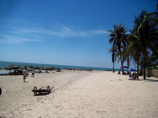 hua-hin-beach_0.jpg